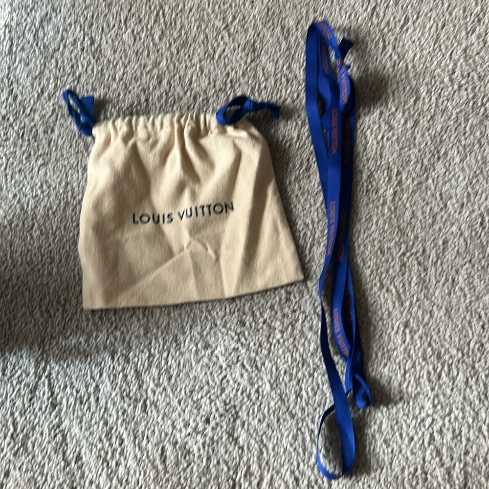 Authentic Louis Vuitton Duster & Ribbon - Picture 2 of 3